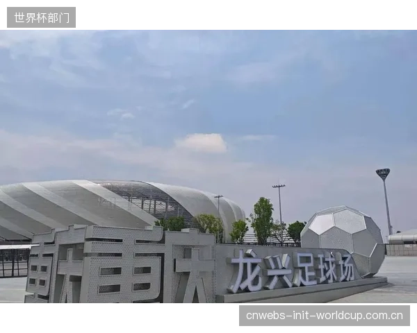龙兴足球场周边道路实施临时交通管制，保障重庆铜梁龙主场赛事顺利进行